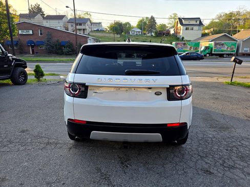 Used 2017 Land Rover Discovery Sport HSE Luxury image 6