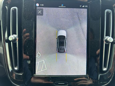 Used 2023 Volvo C40 P8 Recharge Ultimate image 17