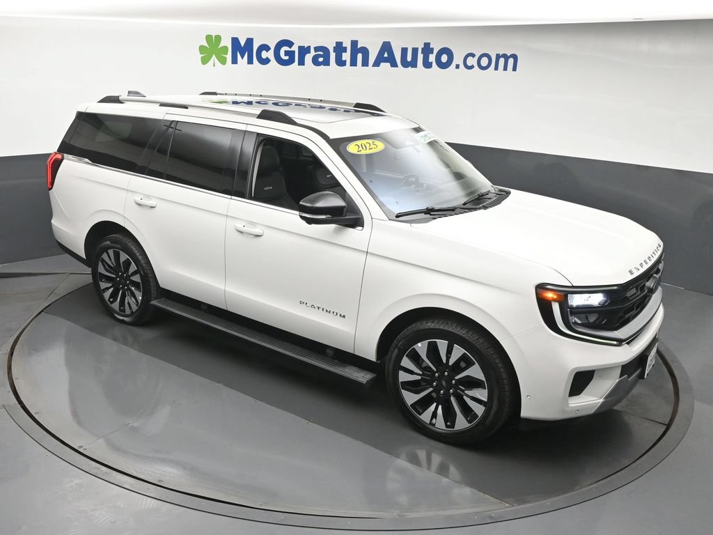 Used 2025 Ford Expedition Platinum w/ Driver's Package AWD/4WD image 3