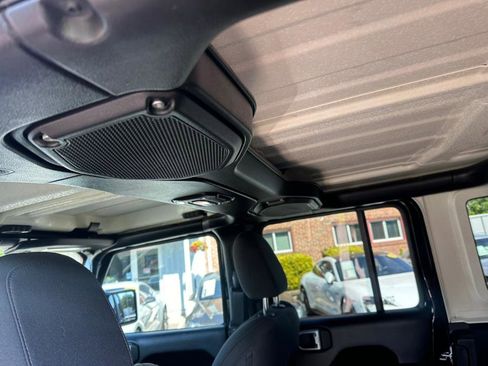 Used 2018 Jeep Wrangler Unlimited Sport S image 24