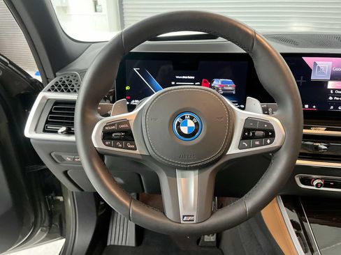 Used 2025 BMW X5 xDrive50e w/ M Sport Package AWD/4WD image 17