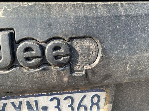 Used 2017 Jeep Grand Cherokee SRT image 12