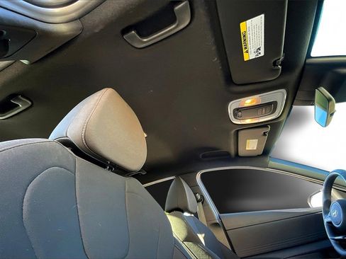 Certified 2025 Hyundai Elantra Sport image 22