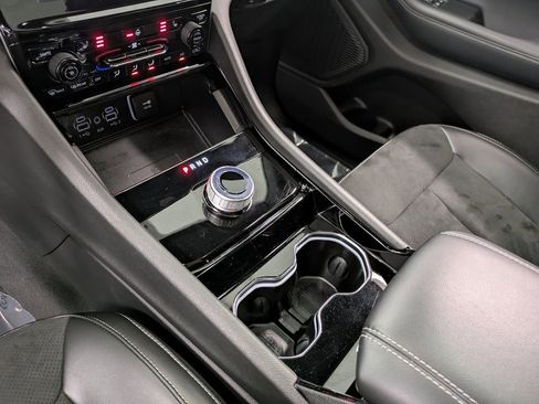 Used 2023 Jeep Grand Cherokee Altitude image 14