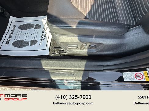 Used 2018 Toyota Camry SE FWD image 12