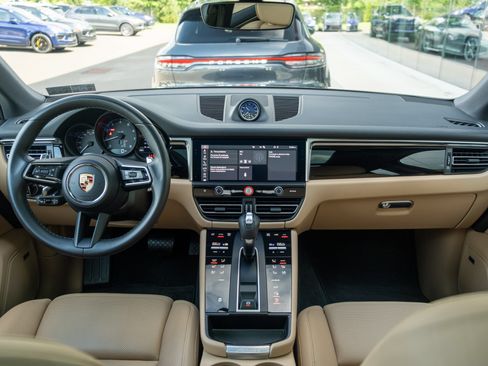 Used 2024 Porsche Macan AWD/4WD image 6