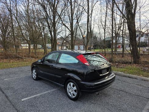 Used 2001 Ford Focus ZX3 Hatchback image 4