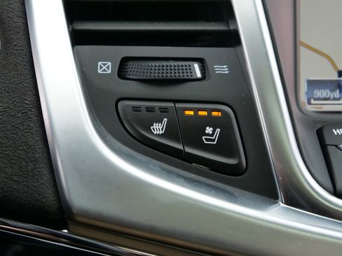 Used 2015 Chevrolet SS RWD image 6