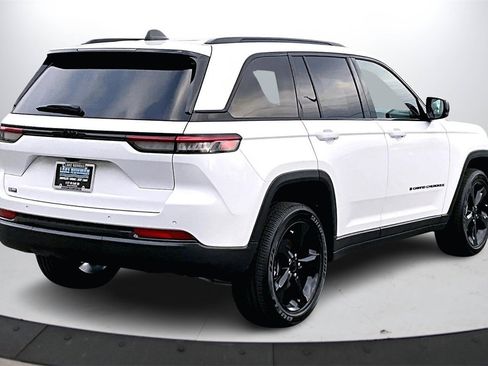 Certified 2025 Jeep Grand Cherokee Altitude image 9