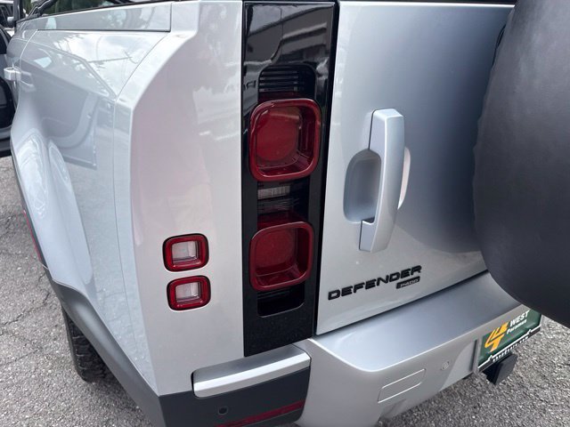 Used 2023 Land Rover Defender 130 SE AWD/4WD image 40