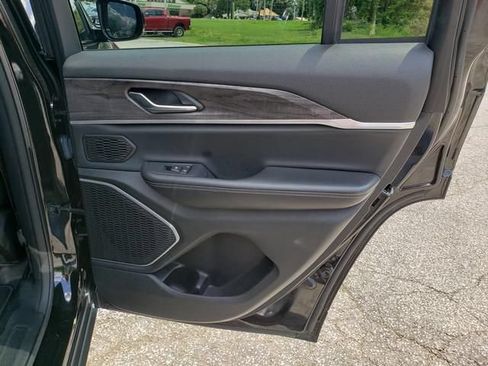 Used 2022 Jeep Grand Cherokee Limited AWD/4WD image 19