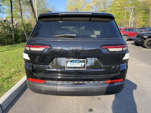 Used 2023 Jeep Grand Cherokee L Laredo AWD/4WD image 17