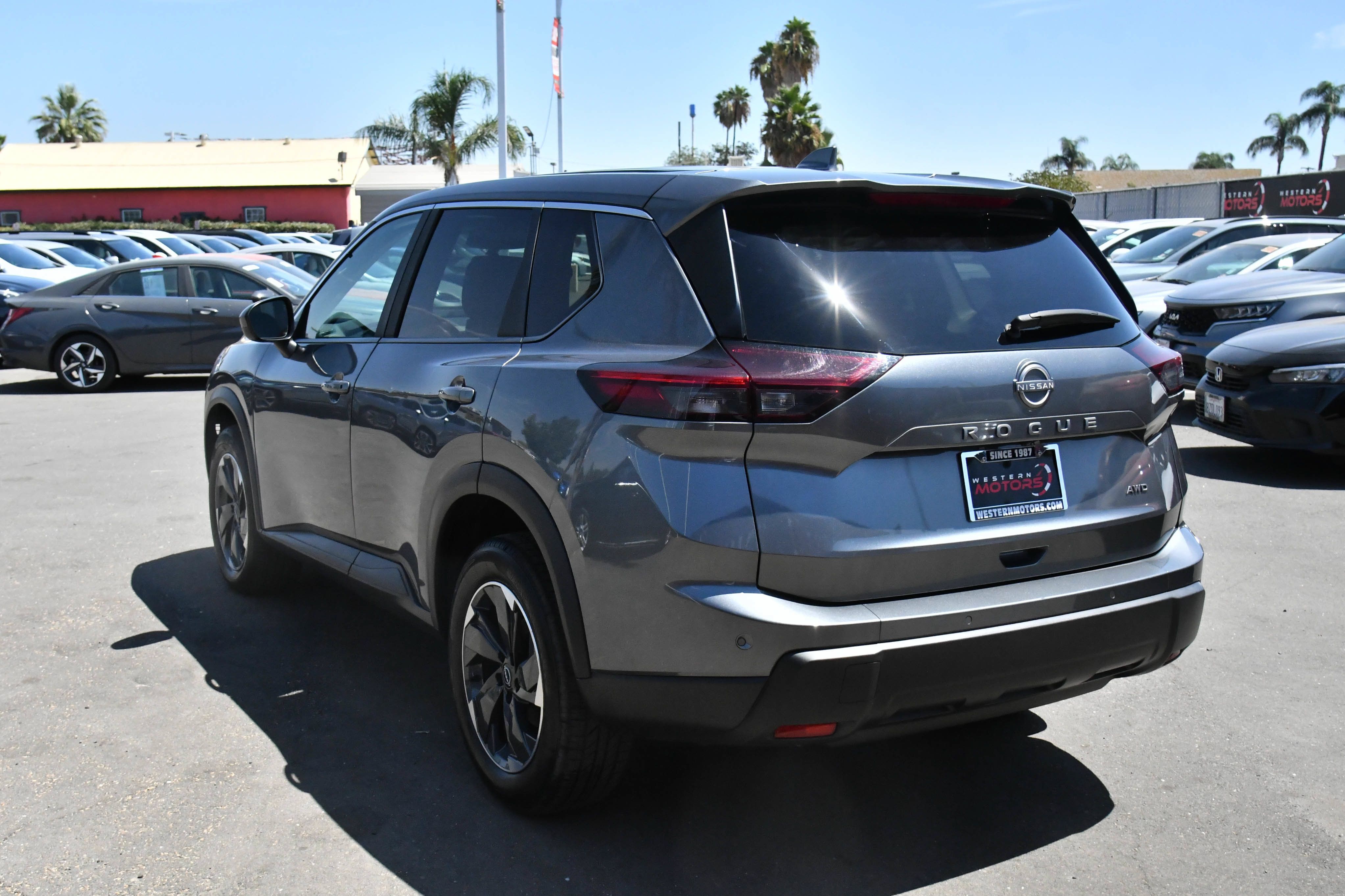 Used 2025 Nissan Rogue SV AWD/4WD image 6