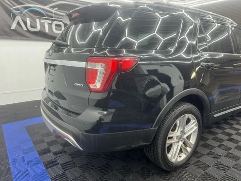 Used 2017 Ford Explorer XLT w/ Equipment Group 202A AWD/4WD image 4