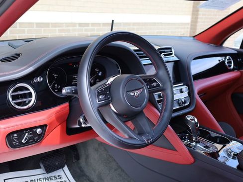 Used 2023 Bentley Bentayga Extended Wheelbase image 20