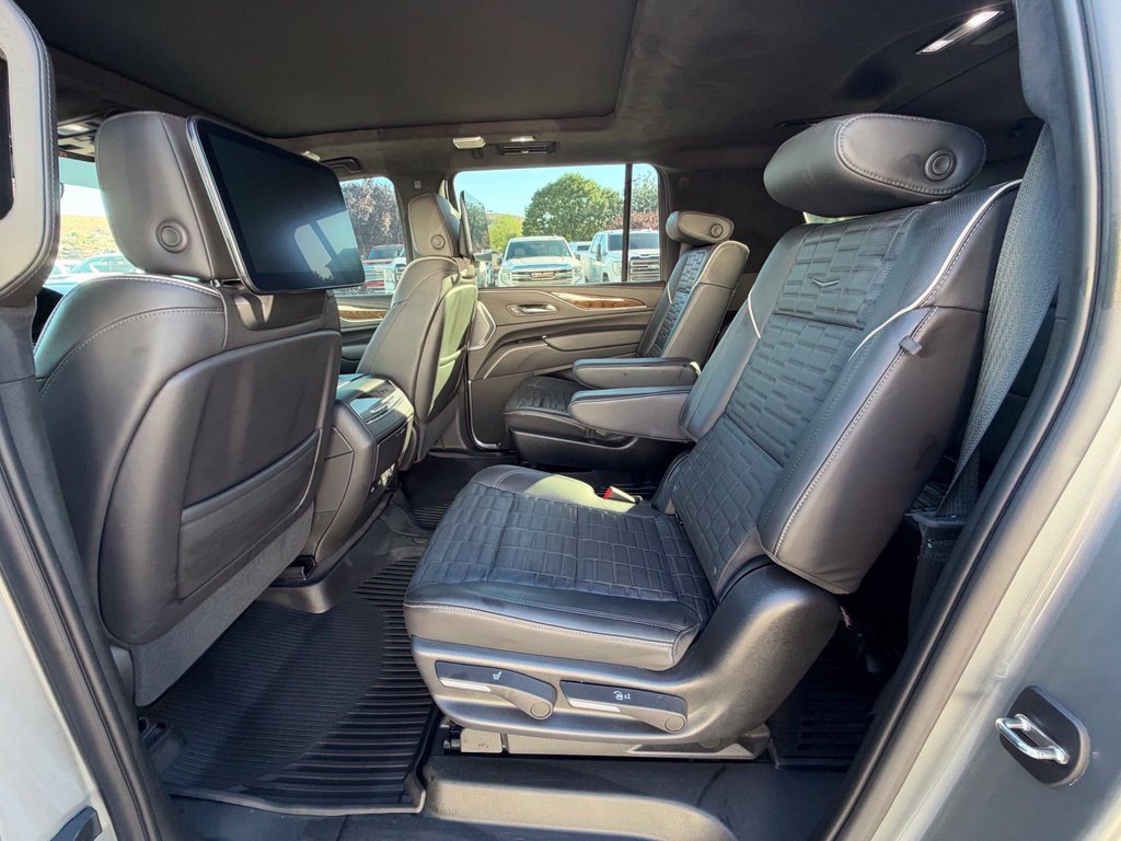Used 2023 Cadillac Escalade ESV Sport Platinum w/ Heavy-Duty Trailer Package AWD/4WD image 27