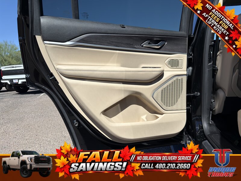Used 2022 Jeep Grand Cherokee L Limited w/ Luxury Tech Group II AWD/4WD image 19