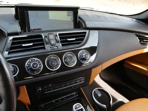 Used 2015 BMW Z4 sDrive35is image 11