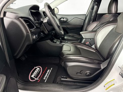 Used 2022 Jeep Cherokee Trailhawk AWD/4WD image 20