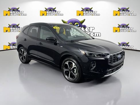 Used 2023 Ford Escape ST-Line Elite w/ Premium Technology Package image 3