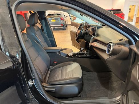 Used 2025 Chevrolet Trax LT w/ LT Convenience Package FWD image 35