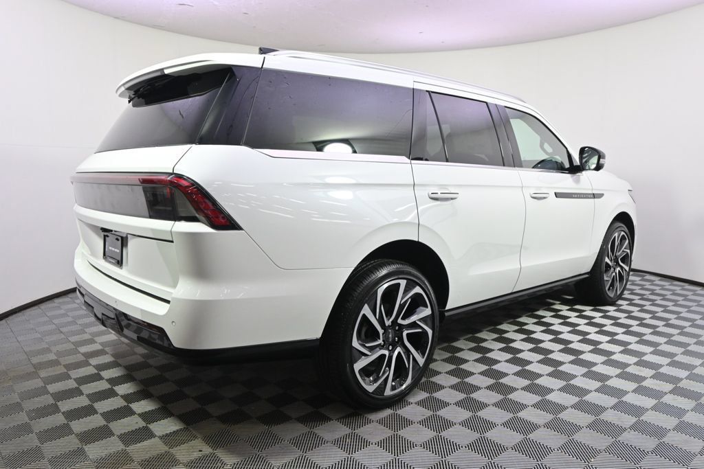 New 2027 Lincoln Navigator Black Label AWD/4WD image 7