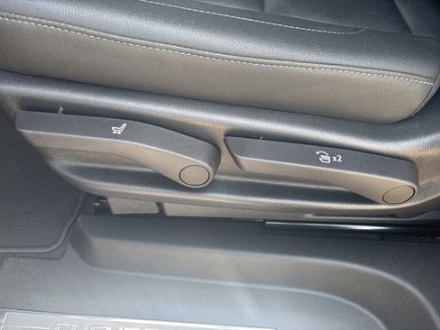 Used 2022 Chevrolet Suburban Z71 image 34