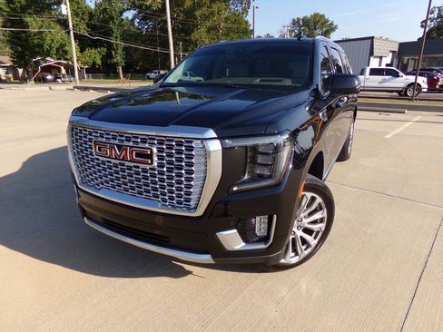 Used 2021 GMC Yukon XL Denali w/ Denali Premium Package image 11