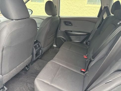 Used 2023 Nissan Rogue S image 15