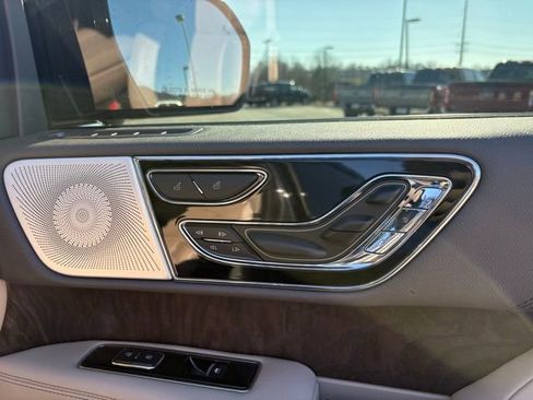 Used 2022 Lincoln Navigator Reserve image 30