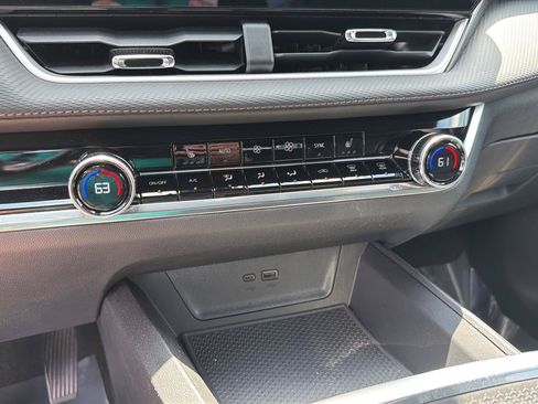 Used 2025 Chevrolet Equinox LT w/ Convenience Package II FWD image 26