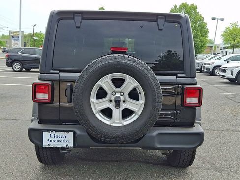Used 2022 Jeep Wrangler Sport AWD/4WD image 8
