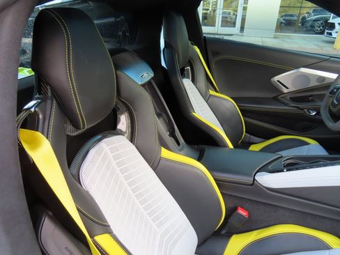 Used 2022 Chevrolet Corvette Stingray Premium Cpe w/ Z51 Performance Package image 32