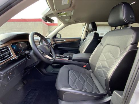 Used 2024 Volkswagen Atlas SE AWD/4WD image 10