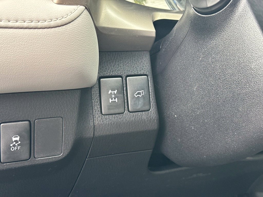 Used 2015 Toyota RAV4 Limited AWD/4WD image 51