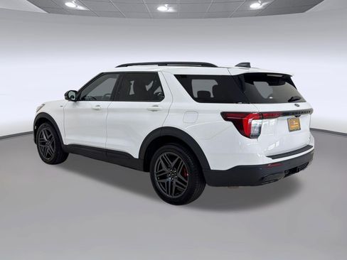 Used 2025 Ford Explorer ST-Line w/ ST-Line Street Pack AWD/4WD image 3