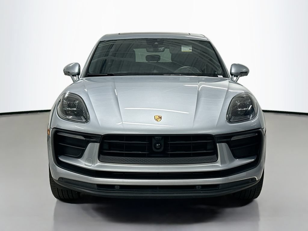 Certified 2025 Porsche Macan AWD/4WD image 6