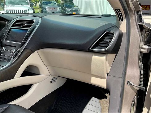 Used 2019 Lincoln Nautilus Reserve image 16