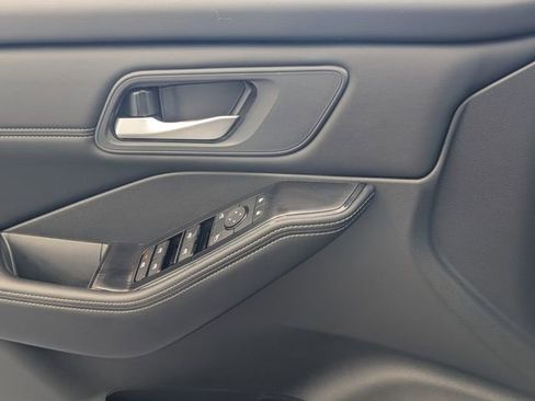 Used 2025 Nissan Rogue SV w/ SV Premium Package image 25