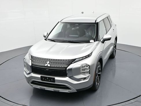 Used 2024 Mitsubishi Outlander SE image 17