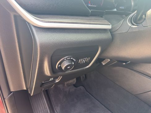 Used 2025 Jeep Grand Cherokee Limited AWD/4WD image 14