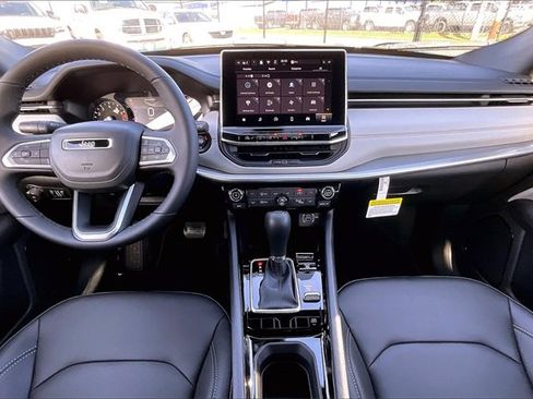 New 2025 Jeep Compass Limited image 5