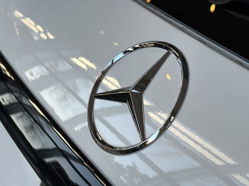 New 2025 Mercedes-Benz GLC 350e 4MATIC image 9