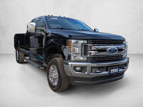 Used 2019 Ford F250 XLT w/ XLT Premium Package image 3