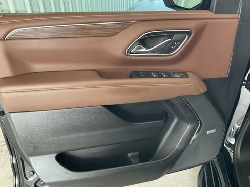 Used 2023 Chevrolet Suburban High Country image 5