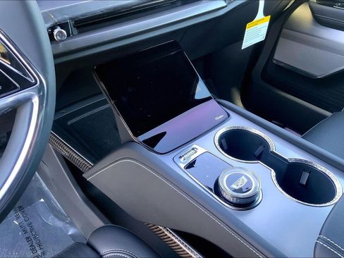 New 2026 Cadillac Vistiq Sport image 10