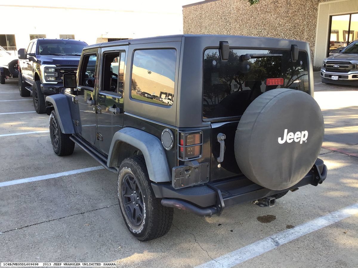 Used 2013 Jeep Wrangler Unlimited Sahara AWD/4WD image 6