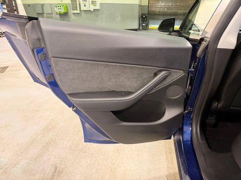 Used 2022 Tesla Model Y Long Range image 17