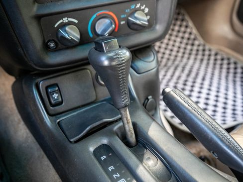 Used 2002 Chevrolet Camaro Z28 RWD image 16
