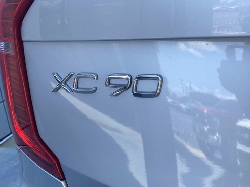 Used 2018 Volvo XC90 T6 Momentum w/ Momentum Plus Package AWD/4WD image 6